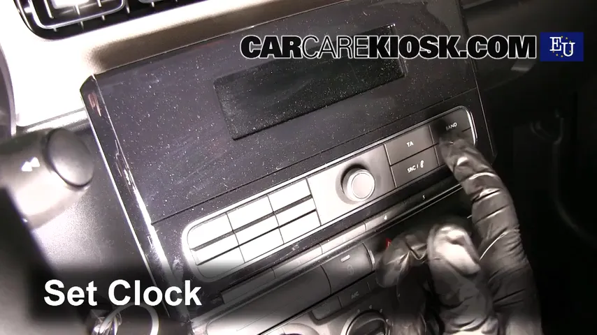 2017 Citroen C3 PureTech 1.2L 3 Cyl. Clock